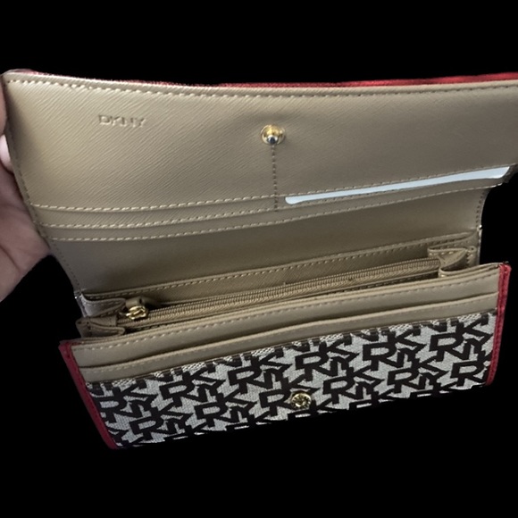 Women’s wallet - Picture 2 of 2